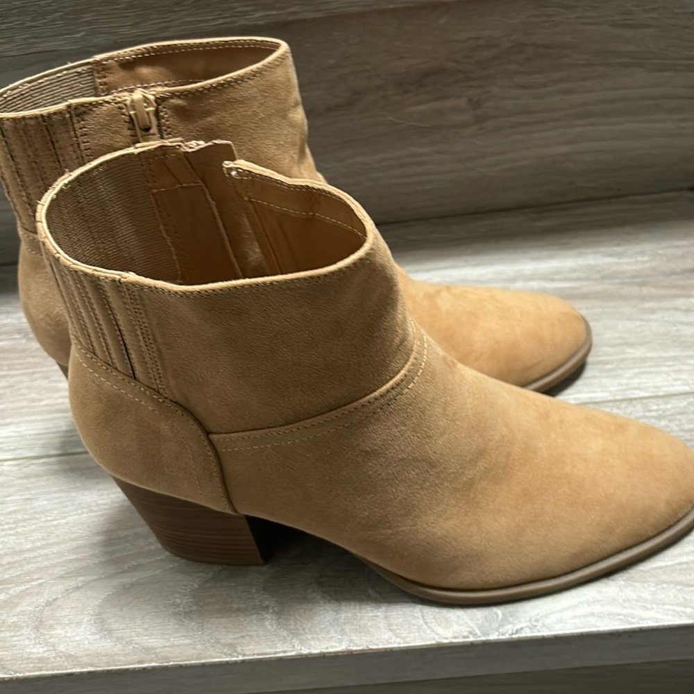 Lauren Conrad boots new without box